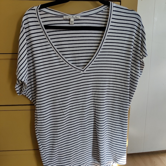 --**$$3/12$$**--White & Navy V-Neck Tee - Picture 3 of 5